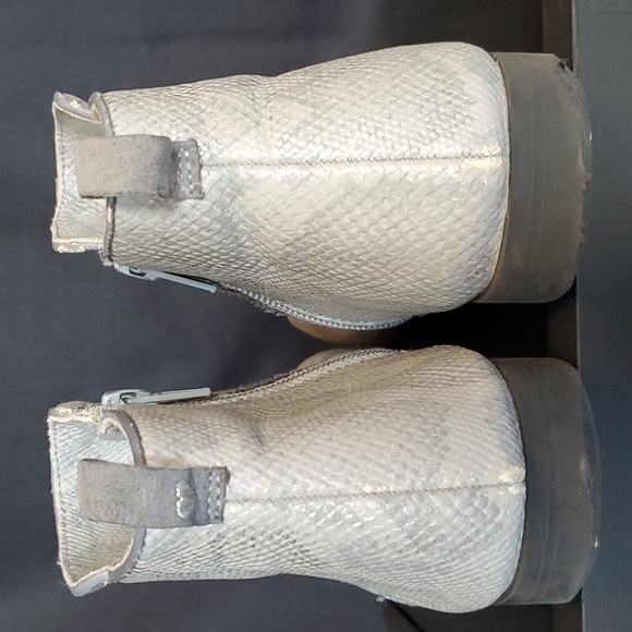 Girls ankle boots gray suade leather zip up. - Picture 5 of 11